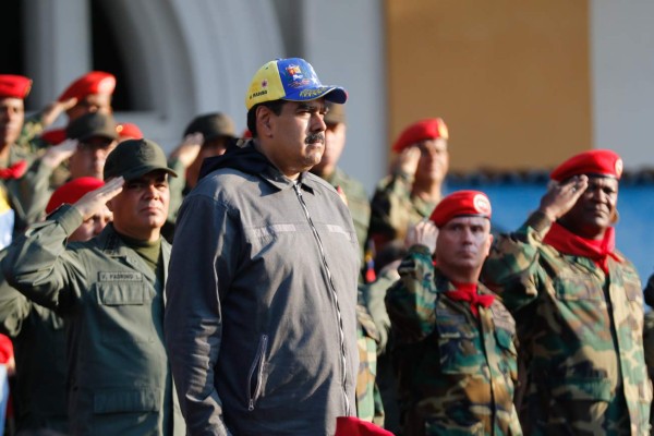 EEUU ofrece una exención de sanciones a los militares que rompan con Maduro