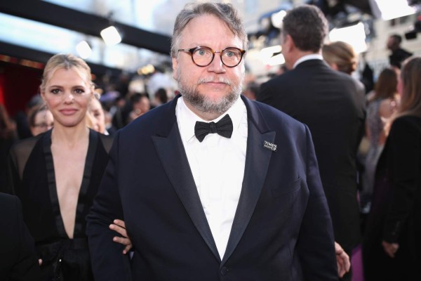 Guillermo del Toro aclara por qué llegó con otra mujer a los Óscar