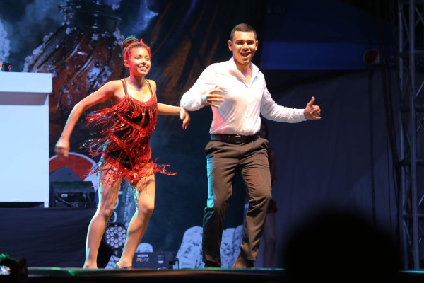 Fonseca acelera corazones en el Festival Folklórico Internacional