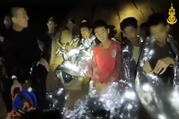 Tailandia: Niños atrapados en cueva envían mensajes cargados de emoción