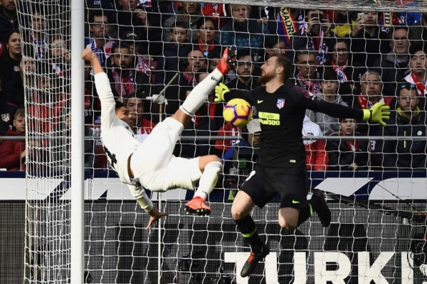 El golazo de chilena de Casemiro en el derbi Atlético - Real Madrid