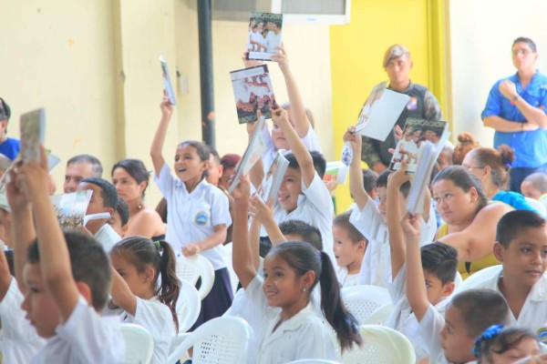 Primera dama clausura el mes del 'No migrante” en la escuela Ramón Rosa