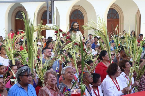 Con fervor celebran el Domingo de Ramos en Honduras