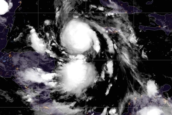 En vivo: Huracán Delta alcanza la categoría 4 en el Caribe y se enfila hacia México