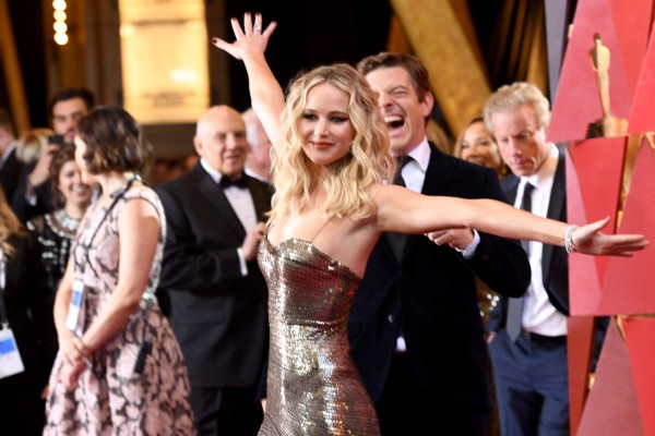 Jennifer Lawrence: ¿Demasiado feliz o borracha en los premios Óscar?