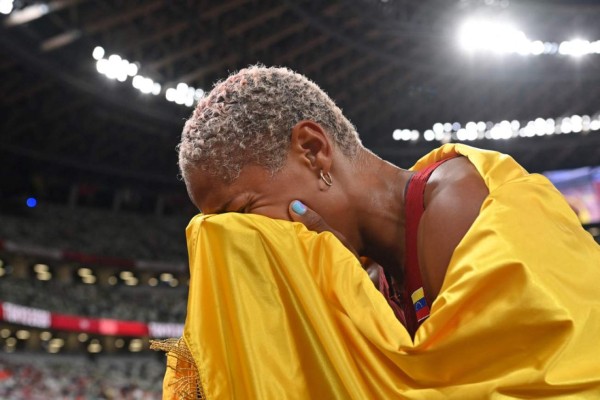 Venezuela's Yulimar Rojas celebrates after winning the women's triple jump final during the Tokyo 2020 Olympic Games at the Olympic Stadium in Tokyo on August 1, 2021. (Photo by Andrej ISAKOVIC / AFP)