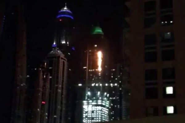 Se incendia rascacielos The Torch en Dubái