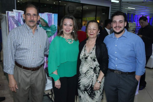 Amah celebra expoventa de pintura con solidaridad