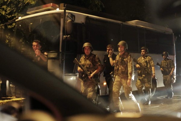 Ejército turco anuncia que tomó el poder tras Golpe de Estado