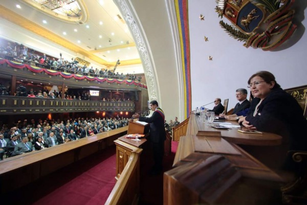 Maduro buscó dialogo y la oposición lo aceptó