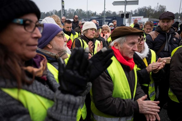 Fuertes disturbios en París en primer aniversario de los chalecos amarillos