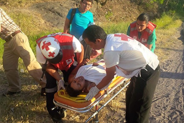 Vuelco de bus interurbano deja un muerto y unos 27 heridos en el sur de Honduras