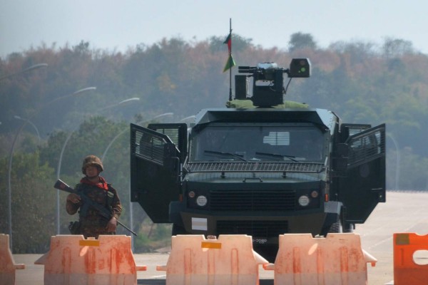 El ejército da un golpe de Estado en Birmania y EEUU amenaza con intervenir