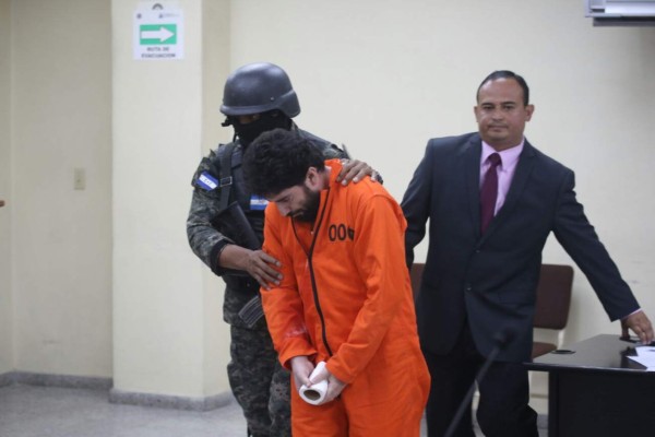 Un plutarco cabizbajo llega a la reanudación del juicio en Tegucigalpa