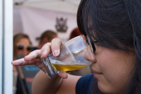 Cerveza con sabor a horchata hondureña promocionan en Los Ángeles