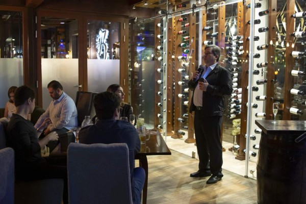 Cita entre vinos y bocadillos en el Wine Up