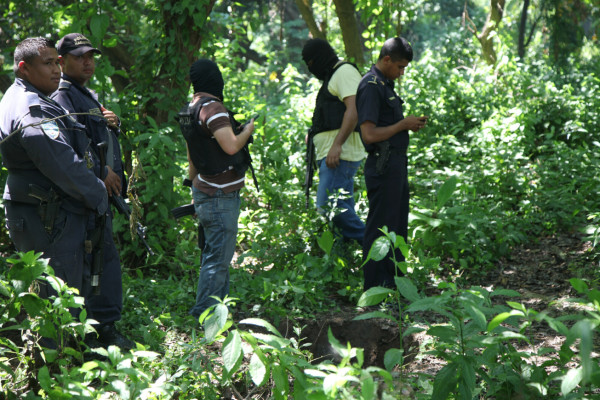 Hallan 3 osamentas enterradas en solar en Chamelecón