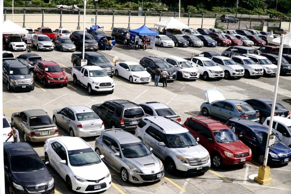 Sampedranos pueden elegir entre más de 200 carros en feria de UTH