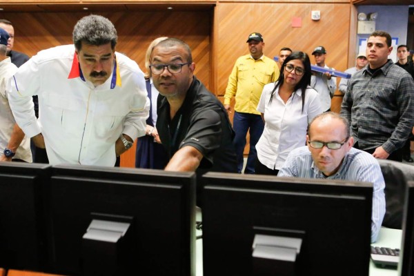 Maduro usó alimentos y medicina para comprar votos, según New York Times