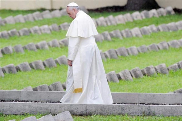 Papa Francisco advierte que se vive la tercera guerra mundial