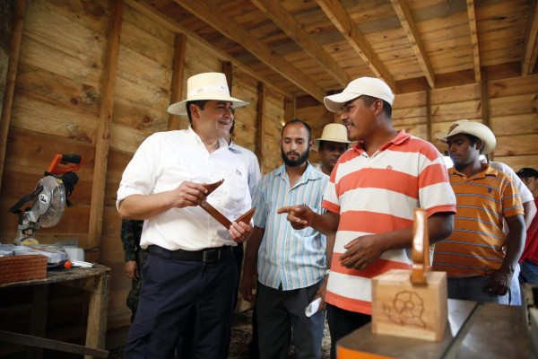 Hernández supervisa en Nahuaterique proyectos de desarrollo territorial