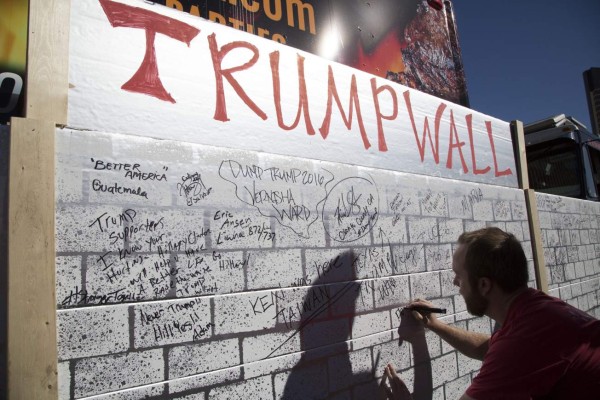 Trump y Clinton chocarán por el muro y las deportaciones de inmigrantes en debate