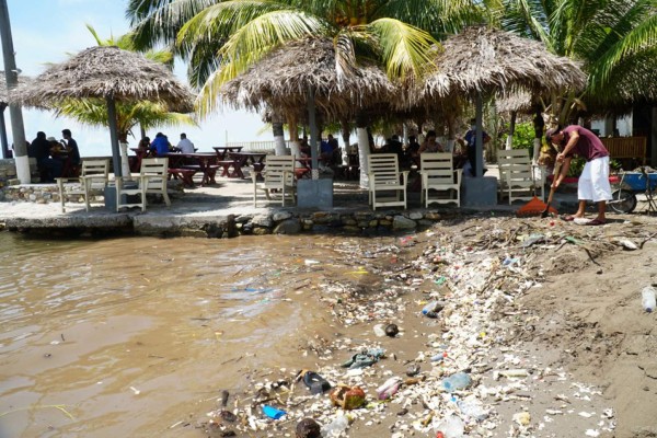 Guatemala descuidó las 51 bardas que frenaban paso de basura a Honduras