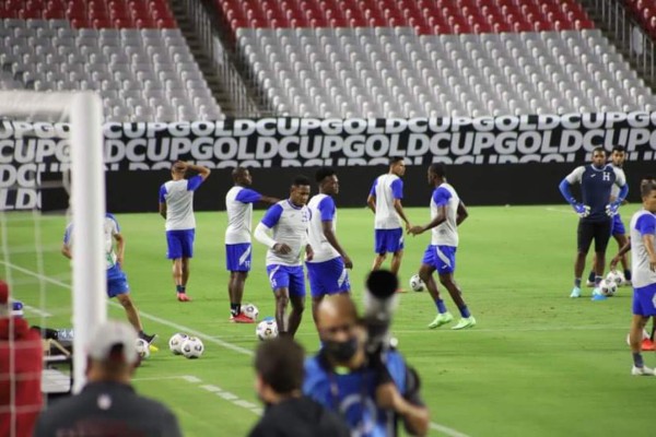 Selección de Honduras se probó en el State Farm Stadium de Phoenix y alarma con Romell Quioto