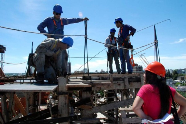 Sugieren a la banca que se arriesgue con la construcción