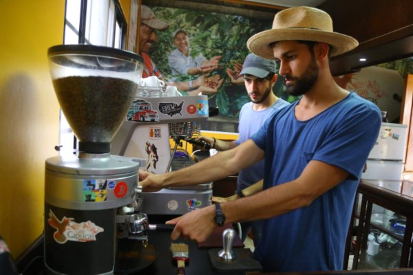 Baristas italianos aprenden sobre cultivo de café en Copán