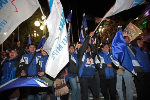 Los simpatizantes de Morales celebraron el triunfo del líder cocalero.