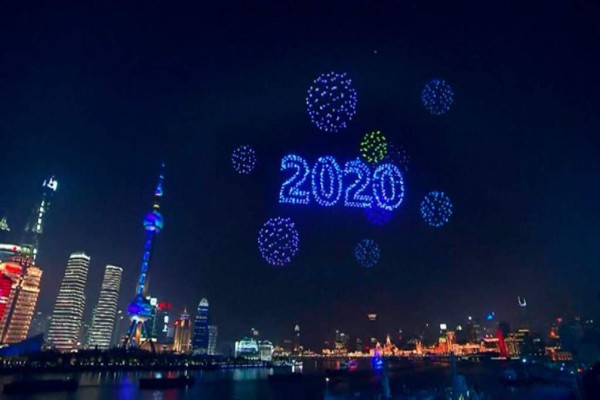 China cambia los fuegos artificiales por un espectáculo de drones para recibir el 2020