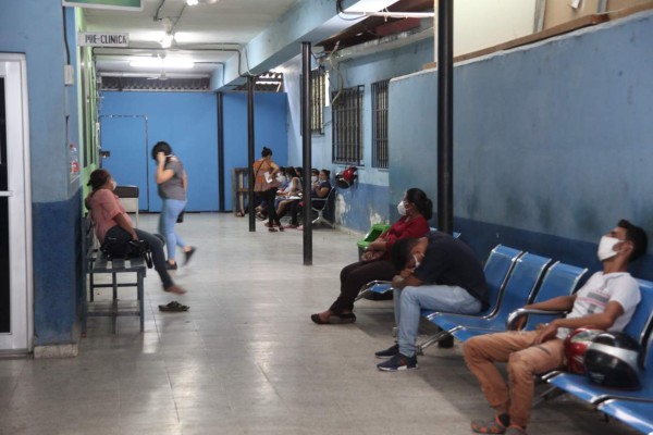 Centros de salud están abiertos y abastecidos de medicamentos, dice el Gobierno