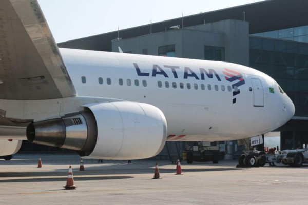Aerolíneas Lufthansa y LATAM suspende vuelos a Venezuela