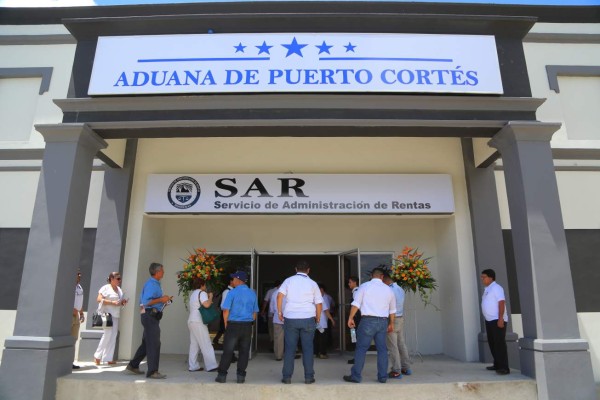 Prometen desaduanar en un día contenedores en Puerto Cortés