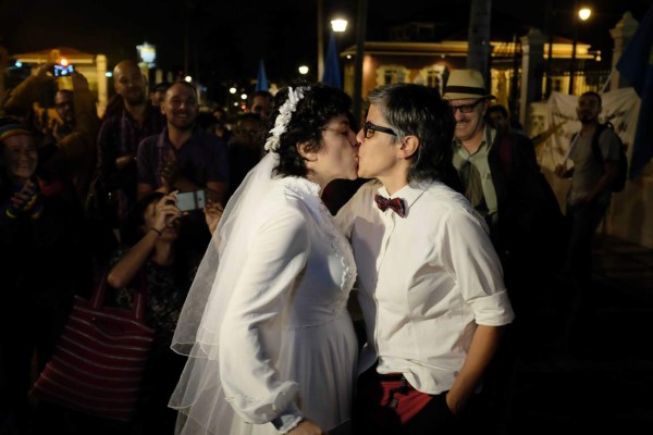 La Dirección de Notarios prohíbe realizar matrimonios homosexuales en Costa Rica