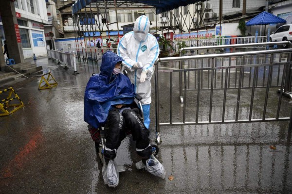 La OMS defiende a China frente a dudas sobre cifra de muertos por coronavirus