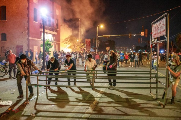 Equipo de CNN es arrestado durante cobertura de disturbios en Minneapolis