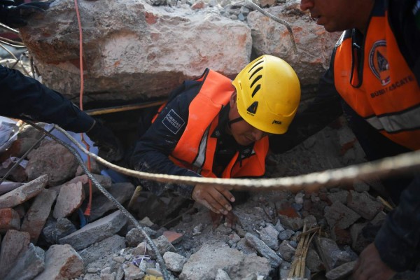 Balance de muertos en terremoto de México sube a 65