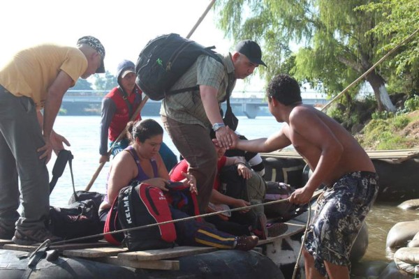 Costa Rica despide a los últimos migrantes cubanos