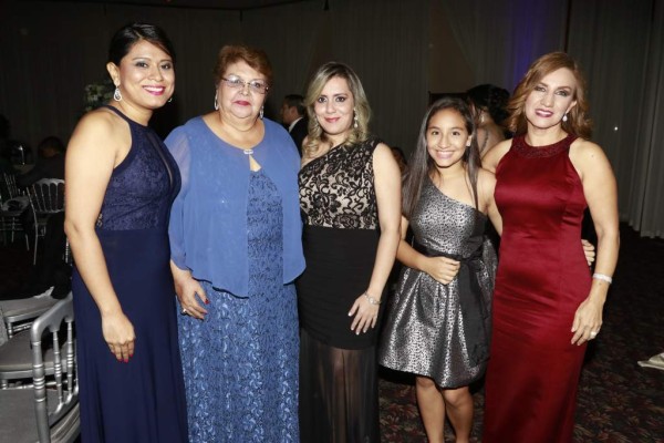 Rocío Sierra, Rosa Maldonado, Isaura Pineda, Laura Roque y Elba Rivera