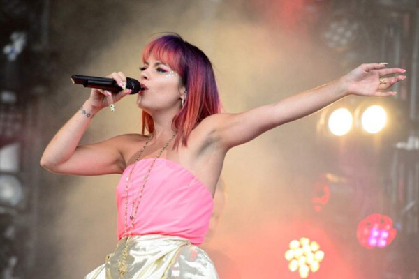 Lily Allen confiesa que se acostó con prostitutas mientras estaba casada