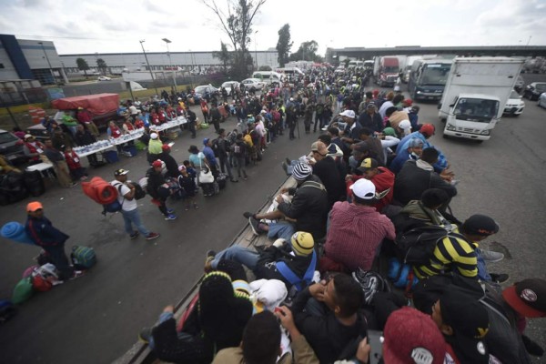 Unos 5,000 centroamericanos dejan capital de México y prosiguen hacia EEUU