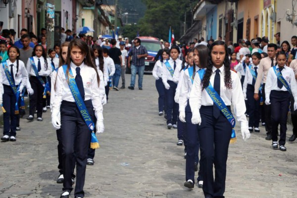 Alegría y civismo en Honduras por aniversario de la patria