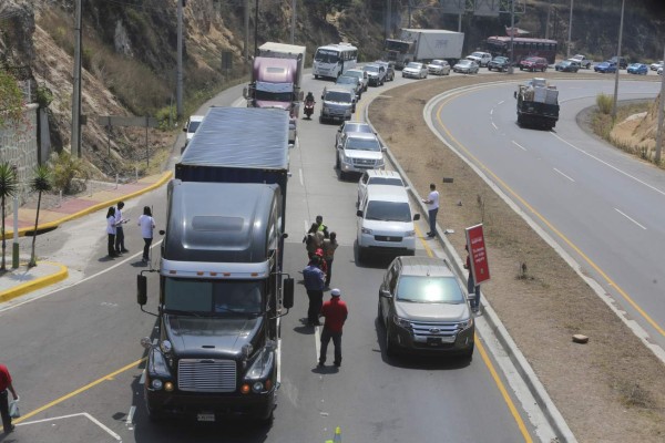 Caos en terminales de buses por masiva movilización en Semana Santa