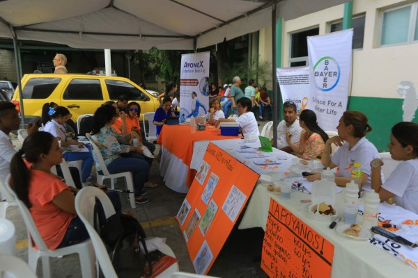 Pacientes recaudan dinero para comprar sus medicinas