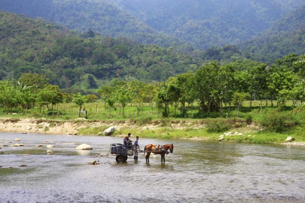 Mar, montañas y manglares esperan a los turistas en Cuyamel