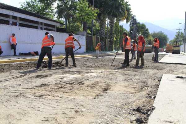 Reparan la 13 calle de Paz Barahona de San Pedro Sula