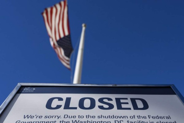 Funcionarios de EEUU dejan de cobrar su salario por el cierre gubernamental