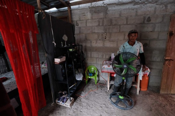 Entre las ruinas viven luego de tormentas en Honduras